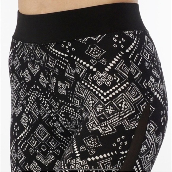 Shosho black and white midrise soft capri leggings with sheer mesh son side 2X - Picture 3 of 12